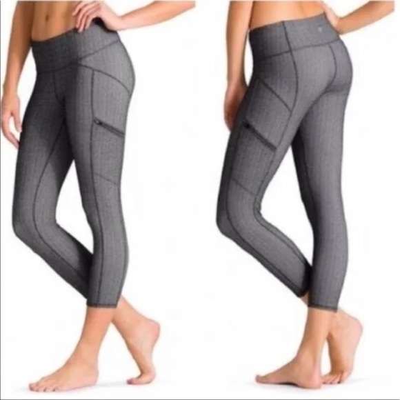 Athleta Static Drifter Capri Leggings With Pockets in Gray, Size XS - Picture 1 of 10